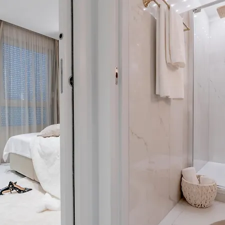 Golden Cell Apartament *