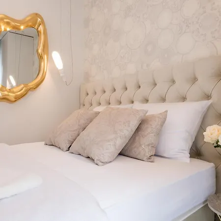 Golden Cell Apartament