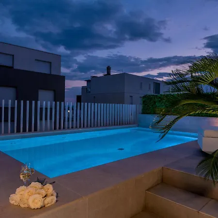 Golden Cell Appartement *