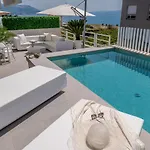 Golden Cell Apartment *