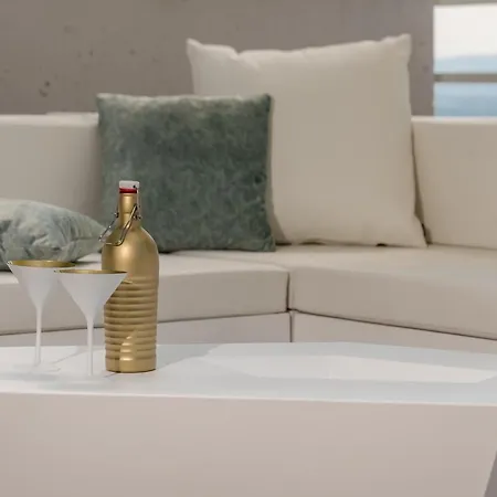 Golden Cell Apartment Split