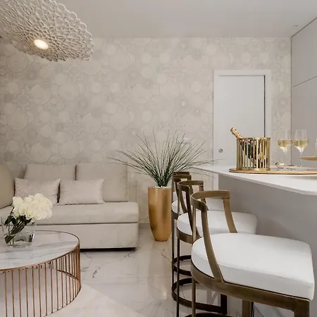 Golden Cell Apartment Split