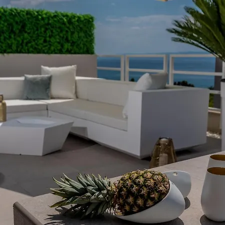 Golden Cell Apartment Split