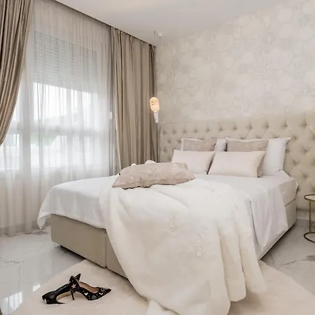 Apartment Golden Cell