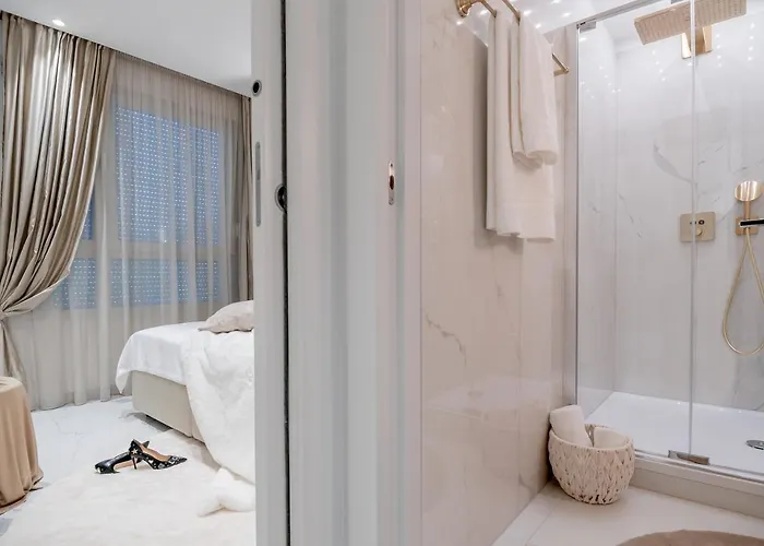 Golden Cell Apartment *