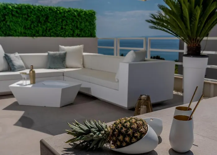 Golden Cell Apartment Split